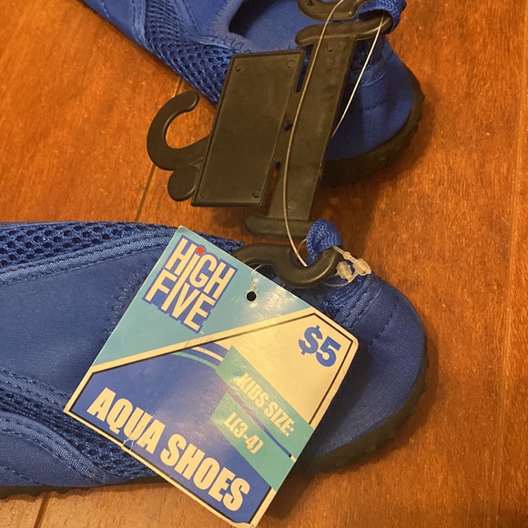 NWT blue water shoe size 3-4 - Picture 3 of 3